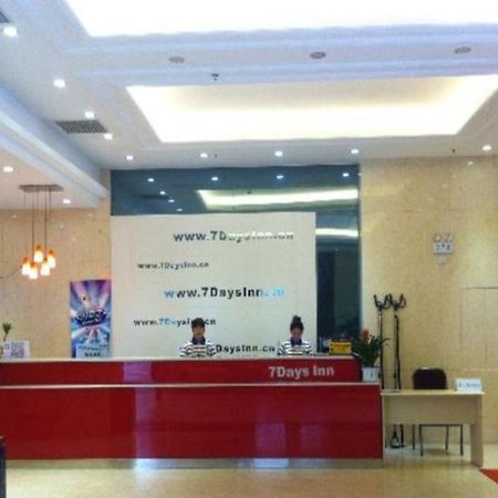 7 Days Inn Chengdu East Railway Station West Squar Exteriör bild