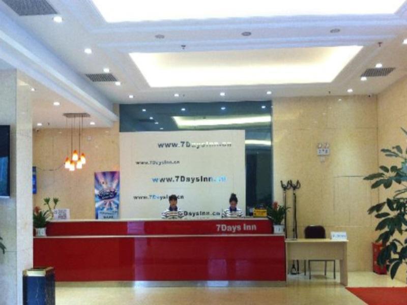 7 Days Inn Chengdu East Railway Station West Squar Exteriör bild